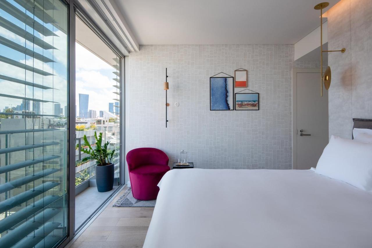 Deluxe Double Room Standing Balcony
