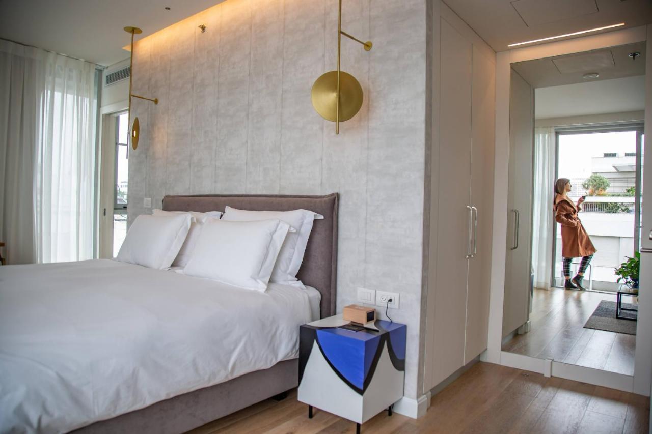 Deluxe Triple Room Standing Balcony