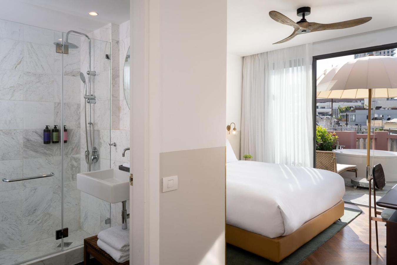 Boutique Rooftop Jacuzzi,1743063651:JPEG