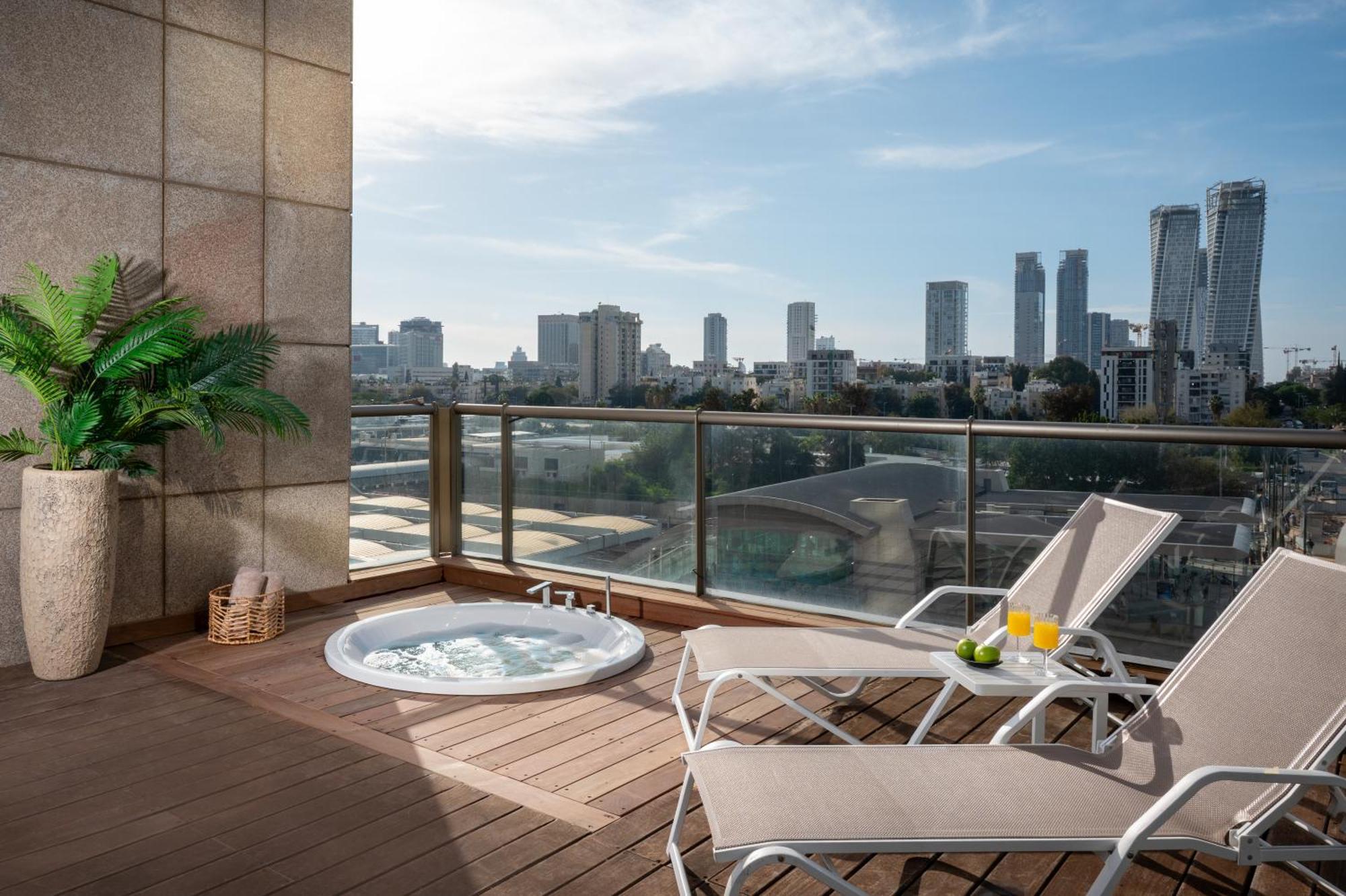 Jacuzzi Suite
